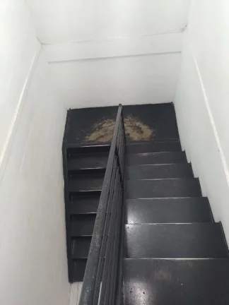 Imagem Descubra o conforto e a praticidade de viver no bairro Zilah Spósito, em Belo Horizonte! Esta casa encantadora oferece 200m² de área útil, distribuídos em ambientes amplos e bem iluminados, perfeitos