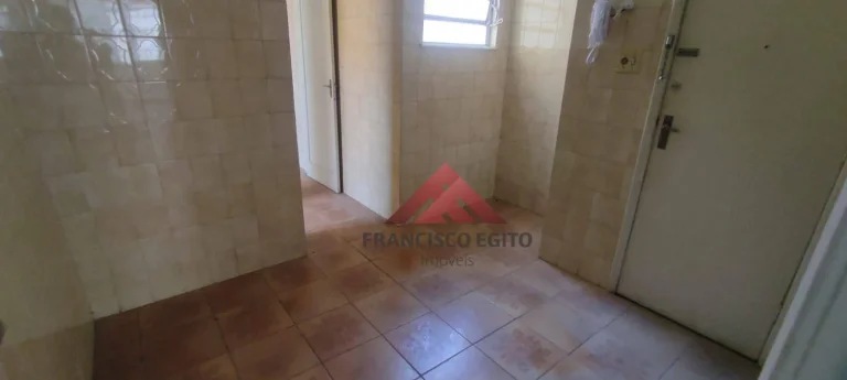 Imagem Apartamento tipo sobrado com generosos 110m² em rua fechada.