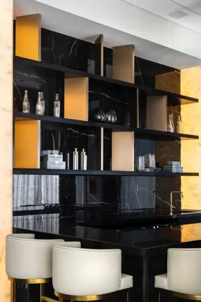Imagem Apartamento 4 ou + dormitórios para Venda em Balneário Camboriú / SC no bairro Centro