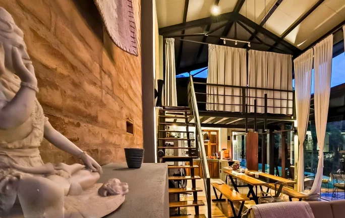 Imagem Arquitetura que se Mescla à Paisagem: Refúgio Autoral com Vista para a Pedra do Baú