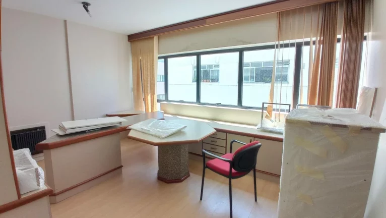 Imagem Sala/Conjunto Comercial à Venda, 60,79m2, Dividida Em 3 salas, Com Vaga de Garagem - Centro, Florianópolis/SC