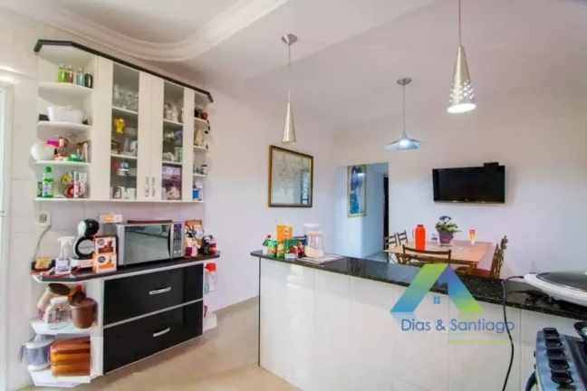 Imagem SANTO ANDRÉ Casa 300M² de terreno, 224M² area construída,2 casas, frente e fundo, espaço gourmet, piscina, 2 vagas ótima localização e valor !!!