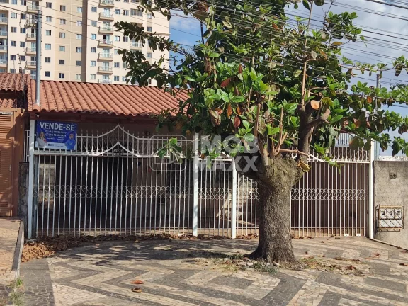 Imagem Casa à venda em Taguatinga Norte: 280m², 3 quartos, 1 suíte, 3 banheiros. Oportunidade por R$700 mil!