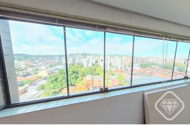 Imagem Apartamento espaçoso e bem localizado na Armando Barbedo para viver com conforto na Tristeza.

Trê...