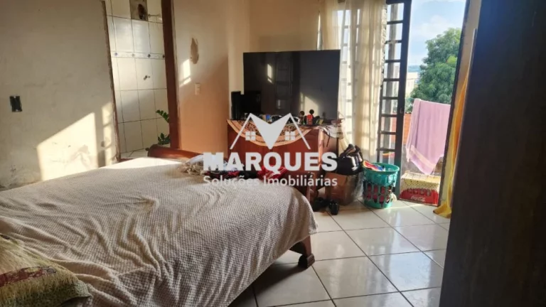 Imagem Imovel c/ 250m2 possui 2 casas
