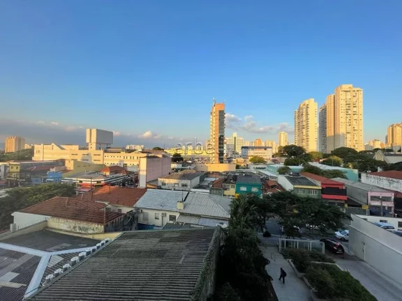 Imagem Apresentamos esta sala comercial de 33 metros quadrados, 1 banheiro e 1 copa, além de 1 vaga de gar...