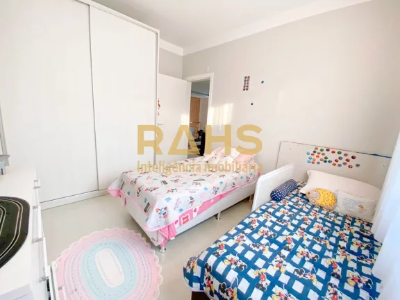 Imagem Lindo sobrado averbado, mobiliado com muito requinte e bom gosto! Em ótima localização, entre o N...