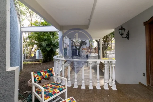 Imagem Casa à venda em São Paulo-SP, Alto de Pinheiros: 3 quartos, 1 suíte, 2 salas, 4 banheiros, 2 vagas, 162m². Confira!