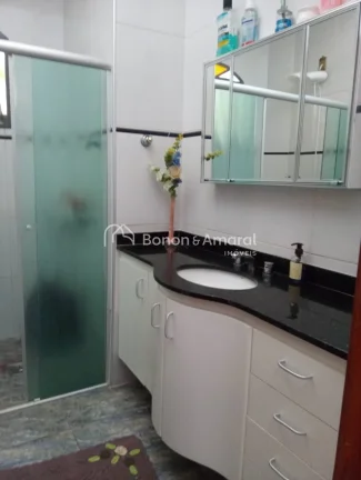 Imagem Linda e espaçosa casa com 217 m² de área construída e 320 m² de terreno. A residência possui 3...
