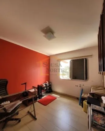 Imagem Apartamento com 120 m² de área útil. Conta com 3 dormitórios, sendo 1 suíte, além de um quarto...