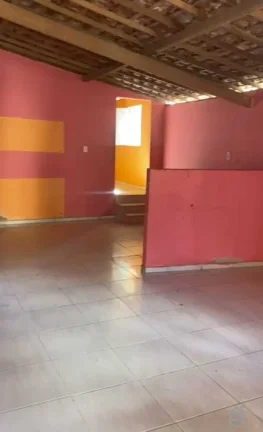 Imagem Casa de esquina, no centro de de Mar Vermelho, 51m2, 2/4, com garagem