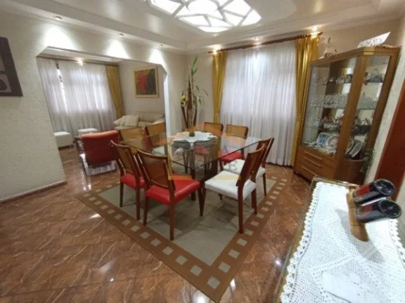 Imagem Sobrado em condomínio fechado, 3 dormitórios, sendo 3 suítes, sala para 2 ambientes, cozinha plan...