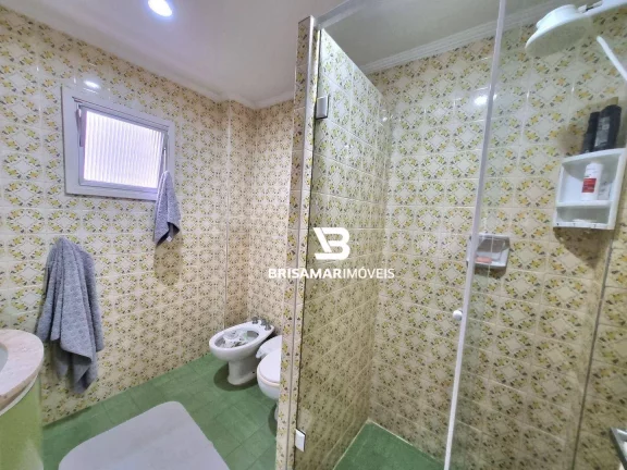 Imagem PITANGUEIRAS- UMA QUADRA DA PRAIA , LOCALIZAÇÃO ESPETACULAR , GARAGEM NO PRÉDIO .