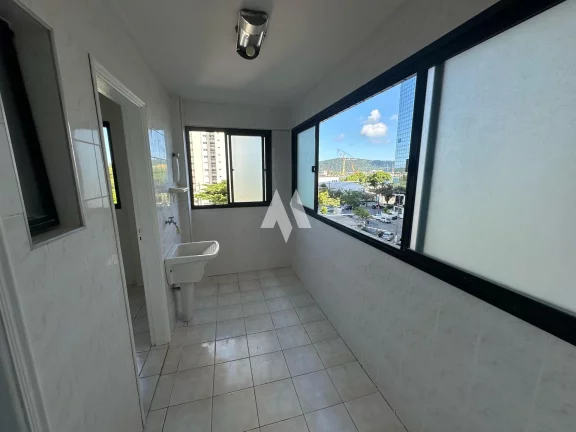 Imagem Vende Apartamento de 2 dormitórios sendo 1 suíte, Dependência Completa, 92 m², Garagem fechada e em Excelente Localização no bairro da Ponta da Praia