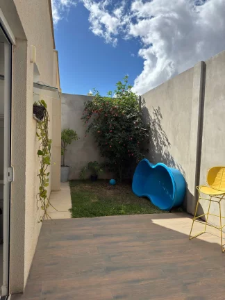 Imagem Casa em Condomínio à Venda em Vitória da Conquista-BA, Bairro Candeias: 3 Quartos, 1 Suíte, 1 Sala, 2 Banheiros, 1 Vaga, 77m².