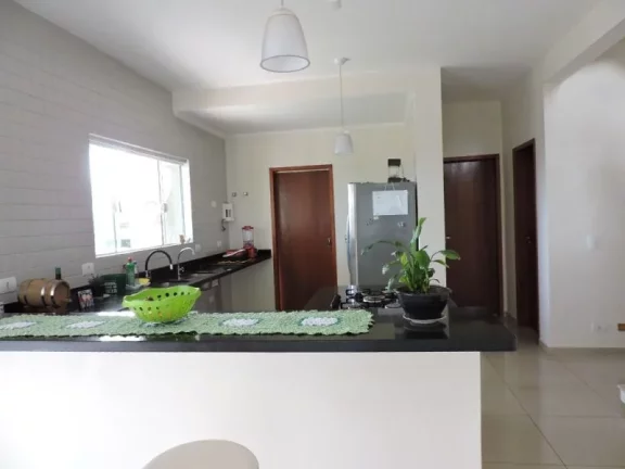 Imagem CASA COM 3 SUÍTES EM LOTE DE 1.600M, COM VISTA PERMANENTE.. PACOTE DE LOCAÇÃO + R$ 7.000,00