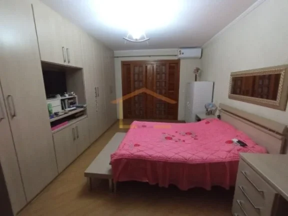 Imagem Sobrado em condomínio fechado, 3 dormitórios, sendo 3 suítes, sala para 2 ambientes, cozinha plan...