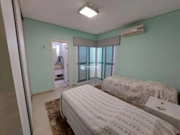Imagem Vendo Sobrado no condomínio Aguas de São Pedro 3 suítes, piscina e excelente nível de acabamento!