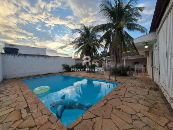 Imagem Belíssima Casa para Venda no Valor R$ 1.200.000,00 ; Area 882 m² ; 05 Suítes ; Boa Esperança, Cuiabá - MT 01 Area da Frente 01 Sala 05 Quartos sendo 05 Suítes uma Master 06 Banheiros 01 Cozinha 01 Area fundos 01 Lavanderia 06 Vagas de Garagem Piscina. Loc