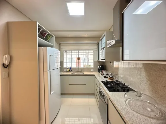 Imagem Sobrado Reformado e Decorado em Condomínio Exclusivo - Com mobília