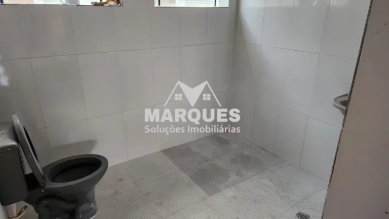 Imagem Salão espaçoso com mezanino c/ 70m2