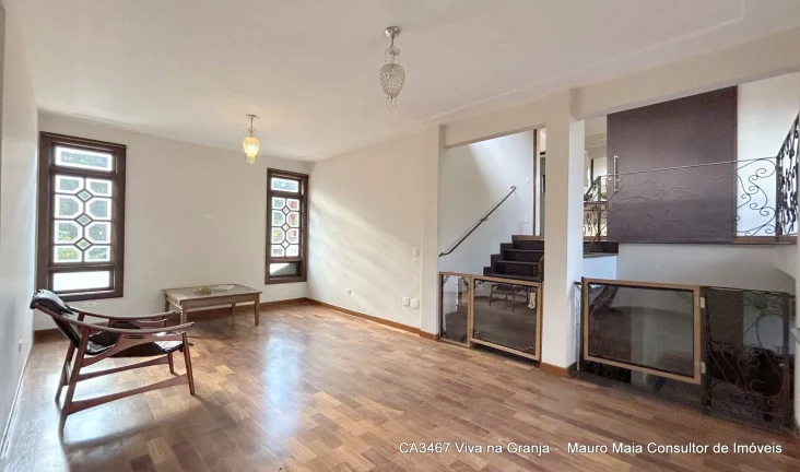 Imagem Casa Alto Padrão em São Paulo II, Cotia/SP espaçosa e recém reformada
