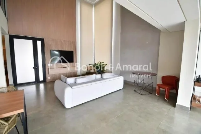 Imagem Esta elegante residência, construída há apenas 2 anos, está situada em um terreno de 450m² e po...