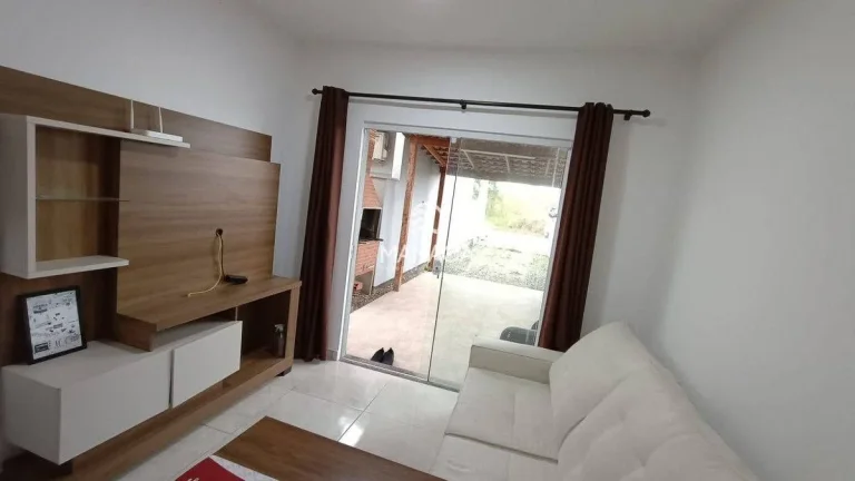 Imagem Casa mobiliada em rua pavimentada no bairro Vila Nova em Barra Velha - SC
