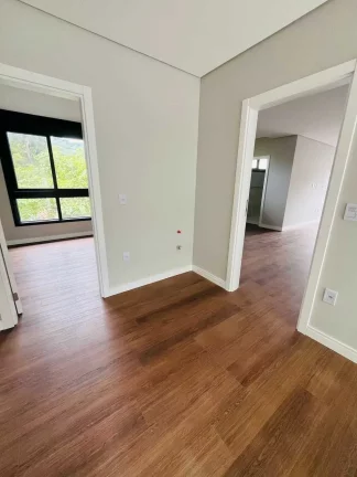 Imagem Casa alto padrão com 3 suítes sendo 1 master e 5 vagas - América | Joinville/SC