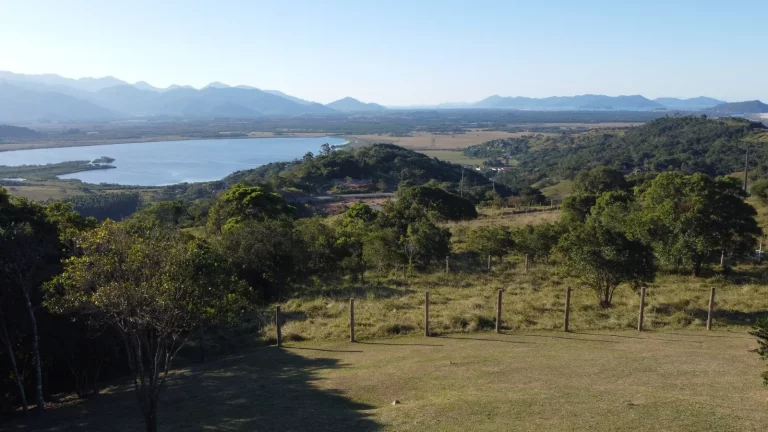 Imagem Terreno de 6.849,71 m² com Vista para Lagoa e Praias - Garopaba e Paulo Lopes-SC