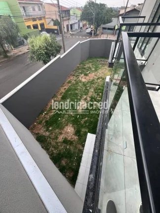 Imagem Sobrado com 3 quartos (1 suíte), 120m² de construção, acabamento moderno e excelente localização na região sul de Londrina