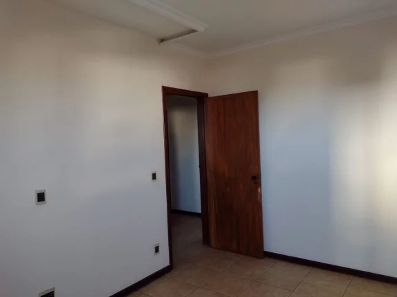 Imagem Excelente apartamento de 127 m2 de área útil ,na melhor localização da Vila Monteiro.Em condomí...