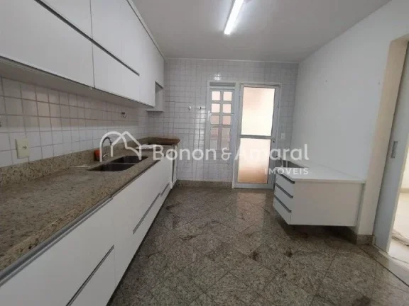 Imagem Localizada em um ambiente tranquilo, com apenas 59 residências, esta aconchegante e charmosa casa e...