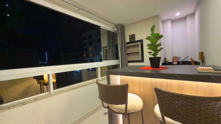 Imagem Apartamento mobiliado com 2 suítes e 1 vaga de garagem em Balneário Perequê