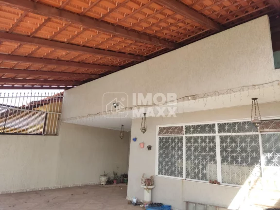 Imagem Casa à venda em Taguatinga Norte: 280m², 3 quartos, 1 suíte, 3 banheiros. Oportunidade por R$700 mil!
