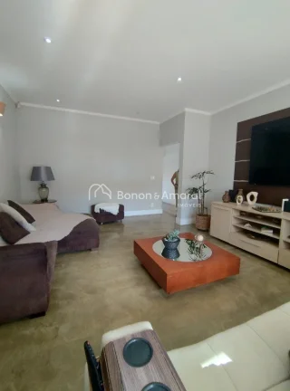 Imagem Apresentamos esta belíssima casa, muito bem localizada, ideal para quem busca conforto, segurança ...