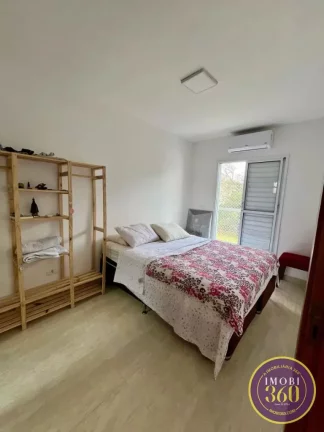 Imagem Lindo e espaçoso sobrado de condomínio