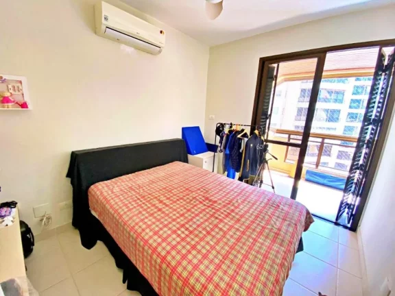 Imagem AMPLO APARTAMENTO COM 3 SUÍTES, MAIS O 4º DORMITÓRIO OPCIONAL, 2 VAGAS, VARANDA ESTENDIDA, NA REGIÃO NOBRE DA PITANGUEIRAS NO GUARUJÁ.