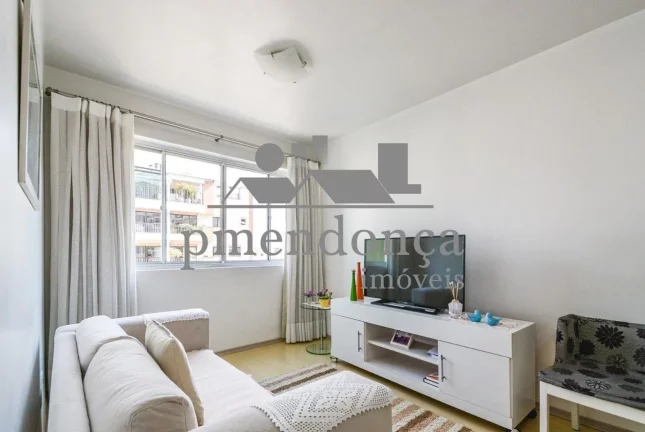 Imagem Ótimo apartamento no 2º andar, localizado na Rua Alves Guimarães, com 129m².