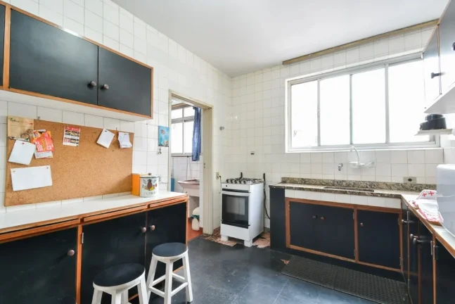 Imagem Apartamento 175M², 3Q, 3 Banheiros, 1 Vaga, Banheira, Ventilador de Teto.