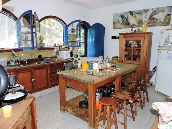 Imagem Apmpla Casa colonial no Cond. Granja Velha ! 5 dorms / 3 sts - Rua FECHADA!
