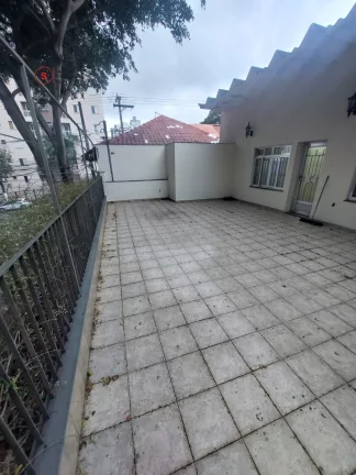 Imagem CASA ASSOBRADADA COMERCIAL OU RESIDENCIAL PARA ALUGAR A 400 METROS DO METRÔ VILA PRUDENTE, COM EDÍCULA. 4 DORMITÓRIOS E 4 VAGAS DE GARAGEM.