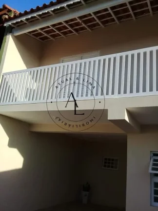 Imagem Casa Aconchegante com 3 Quartos (1 Suíte), Quintal e Jardim na Frente!