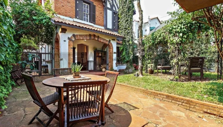 Imagem Casa estilo Farm House para Locação no Jardim Paulista - São Paulo-SP: 3 Quartos, 1 Suíte, 4 Salas, 4 Banheiros, 2 Vagas, 223m².