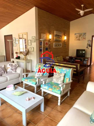 Imagem Ótima casa para aluguel de temporada em condomínio fechado a 100 metros da praia do Lázaro!!