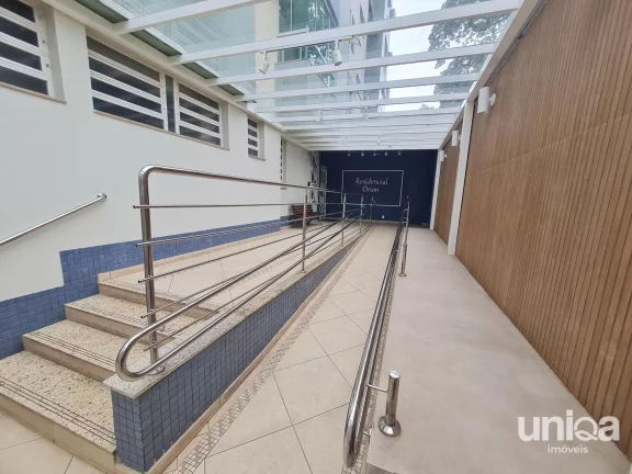 Apto 02 dormitórios Suíte Sacada Churrasqueira Elevador Garagem - Ed Orion