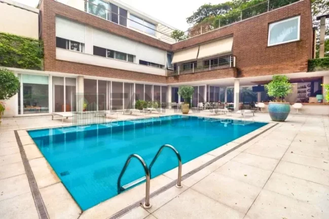 Imagem Casa magnifica à venda no Jardim Europa, São Paulo-SP: 5 quartos, 5 suítes, 6 salas, 10 banheiros, 12 vagas, 1.460m²!