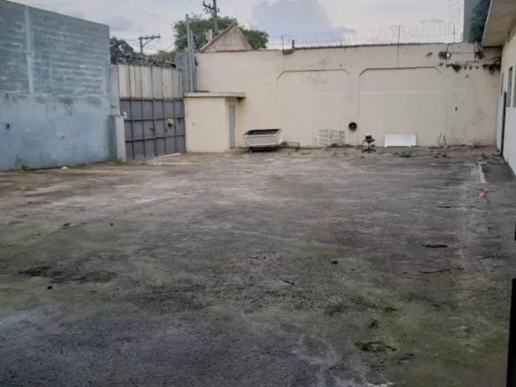 Imagem Aluguel de Galpão Comercial de 996m² em Santo André-SP, Bairro Campestre, 5 Banheiros Inclusos!