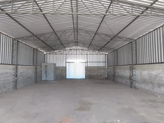 Imagem Barracão novo com excelente localização, frente para rodovia. *, *Área construída: 560 m², . P...