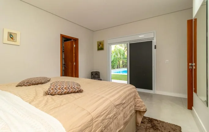 Imagem Casa em Condomínio de Luxo em Sorocaba-SP, Bairro Caguassu: 3 Quartos, 3 Suítes, 4 Salas, 5 Banheiros, 4 Vagas, 285m²!